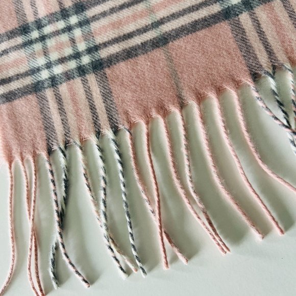 V.FRAAS Scarf Wrap with 3" Fringe NWOT - Picture 4 of 4